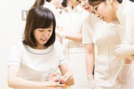 ラ・プレシャス設立